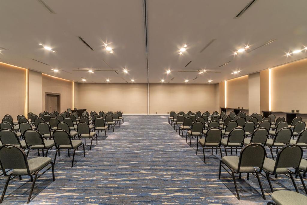 Área de negócios e/ou sala de conferências em Lifestyle Laghetto Collection