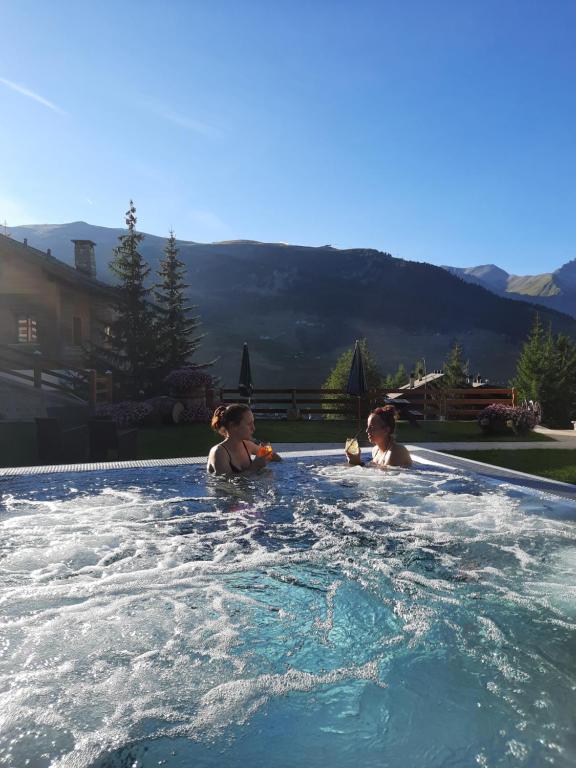 Nespecifikovaný výhled na hory nebo výhled na hory při pohledu z hotelu