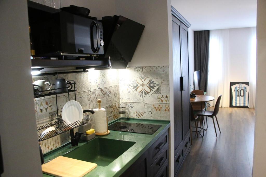 Kuchyň nebo kuchyňský kout v ubytování ski-in/ski-out apartment in Gudauri