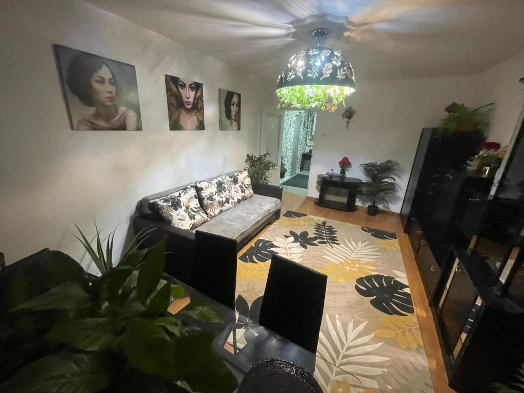 a living room with a couch and a table at Casita in Vaslui