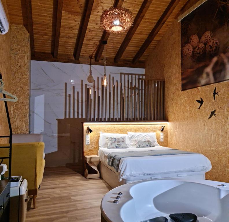 Postel nebo postele na pokoji v ubytování REMANSO DE TRASFONTAO Casa das Árbores & Bubble