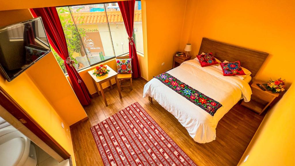 Postel nebo postele na pokoji v ubytování Andean Atoq Hostel