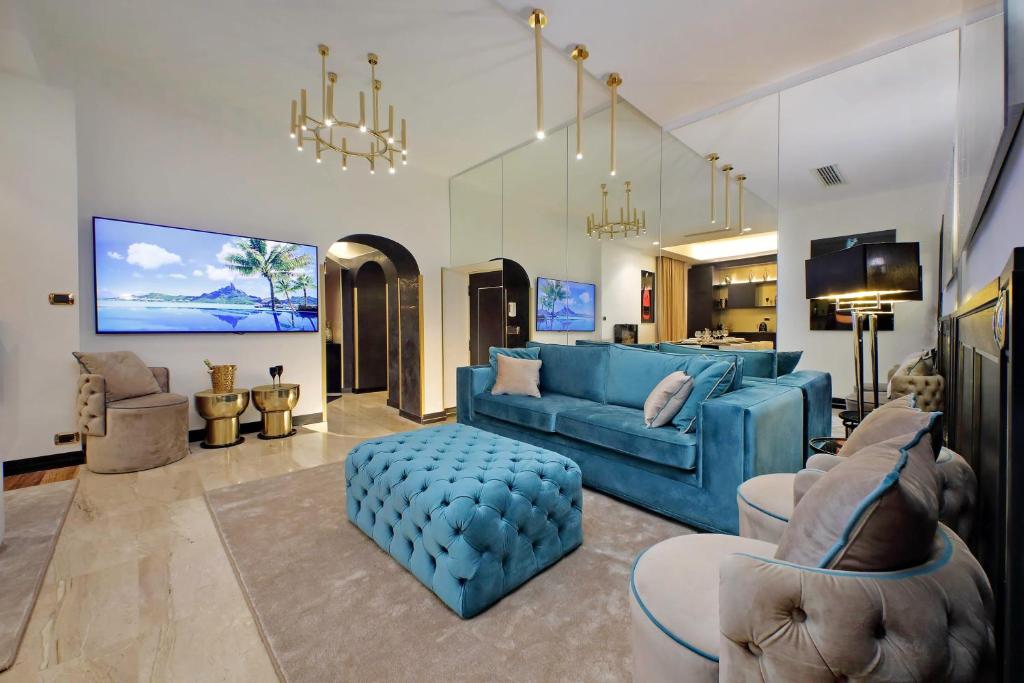 a living room with a blue couch and a tv at Spanish Gold Edition in Rome