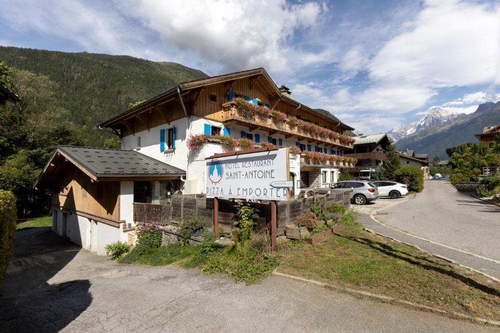Nespecifikovaný výhled na hory nebo výhled na hory při pohledu z hotelu
