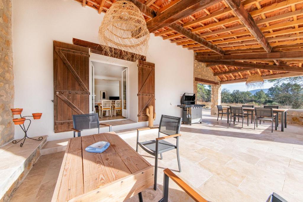 En balkon eller terrasse på La Maison de Jean - Charmante maison avec stock tank