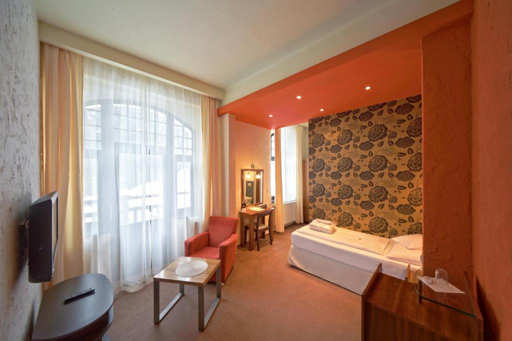 Postel nebo postele na pokoji v ubytování Spa & Wellness Hotel St. Moritz