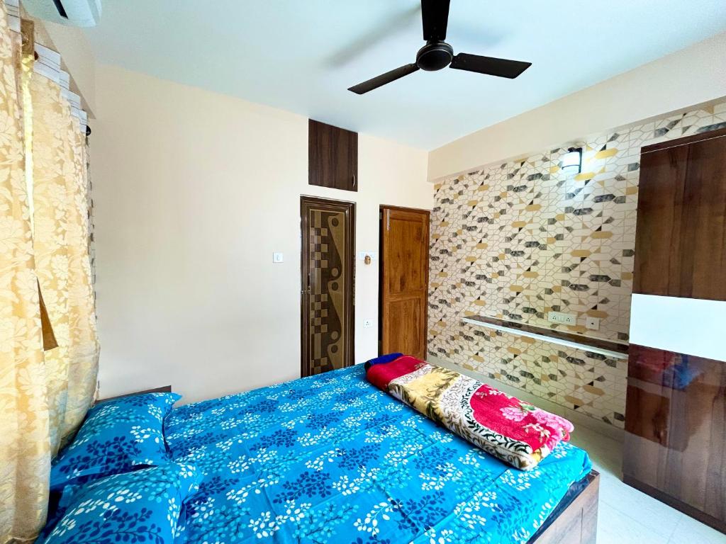 Voodi või voodid majutusasutuse Exquisite 3BHK Apartment in the heart of Newtown beside Axis Mall, Action Area 1 toas