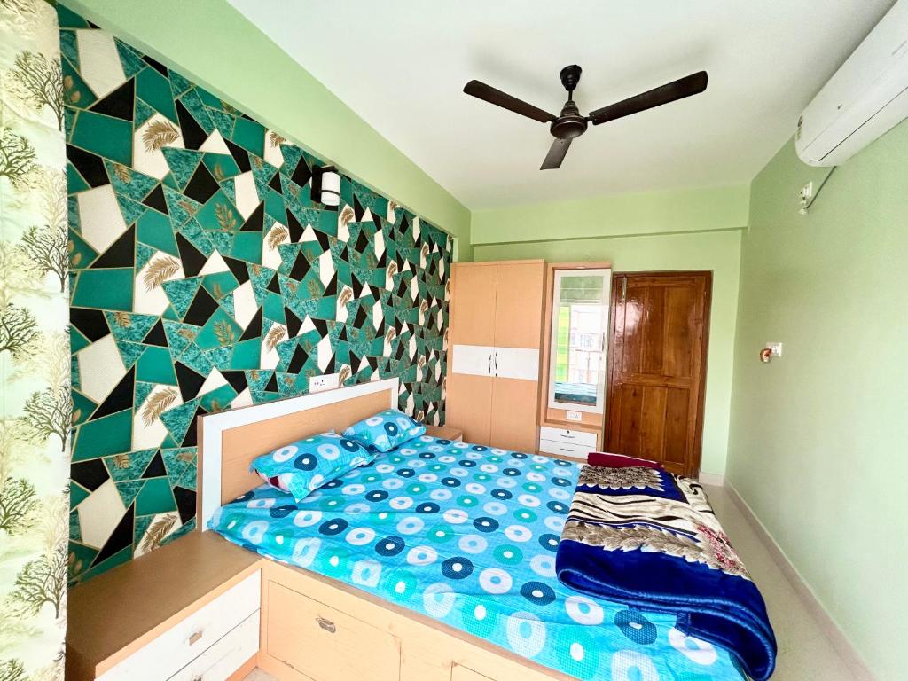Voodi või voodid majutusasutuse Exquisite 3BHK Apartment in the heart of Newtown beside Axis Mall, Action Area 1 toas