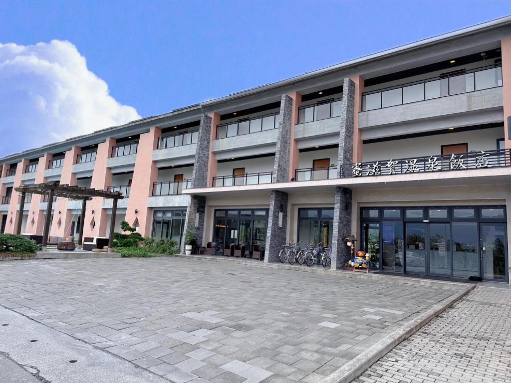 a large building with bikes parked outside of it at 蜜滋賀溫泉飯店 in Ruisui