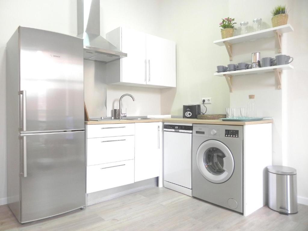 A kitchen or kitchenette at Apartamentos Uncibay Premium