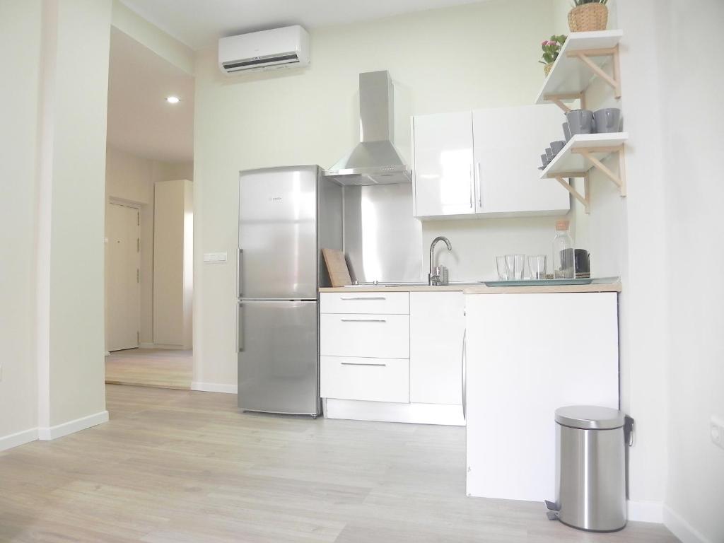 A kitchen or kitchenette at Apartamentos Uncibay Premium
