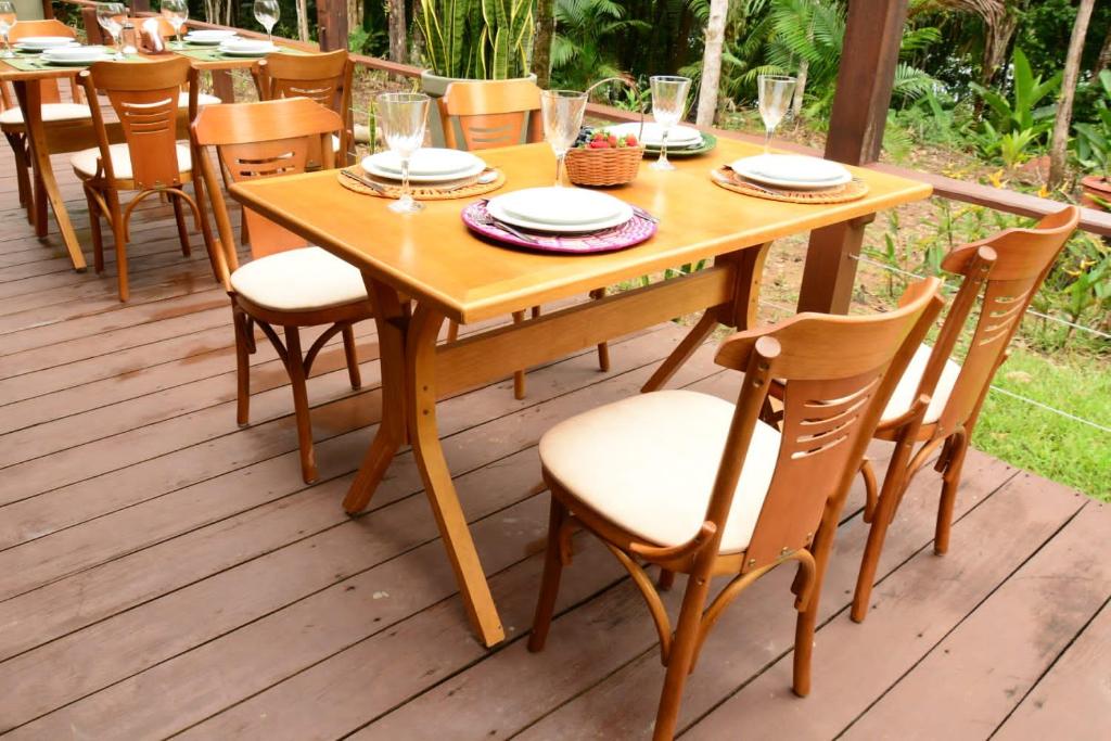 International Caravan Royal Tahiti Double Butterfly Leaf Table International Caravan Royal Tahiti Double Butterfly Leaf Table