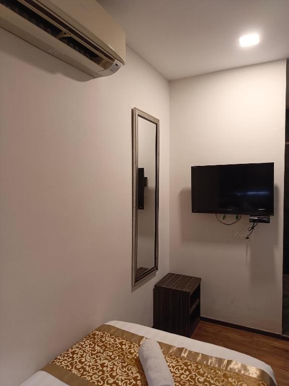 TV a/nebo společenská místnost v ubytování Kino Hotel
