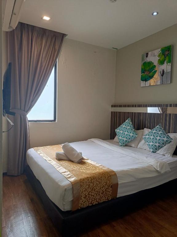 Postel nebo postele na pokoji v ubytování Kino Hotel
