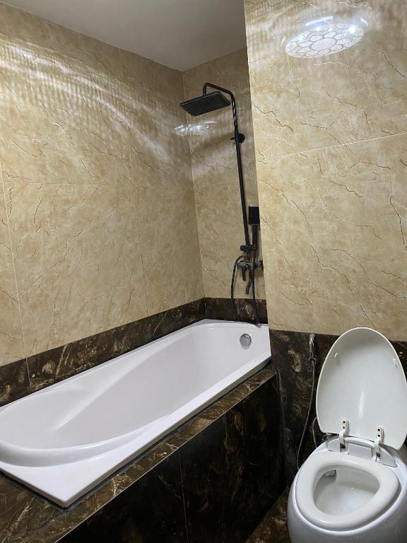 Koupelna v ubytování Bao Ngoc Hotel Linh Dam