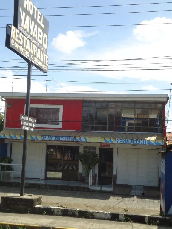 Edificio en el que se encuentra el hostal o pensión