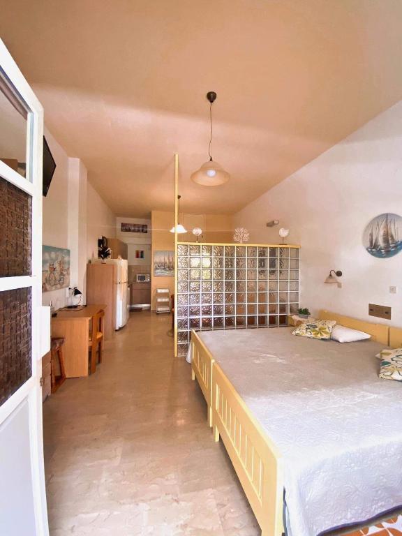 Kuchyň nebo kuchyňský kout v ubytování ZERVOS STUDIOS AND APARTMENTS