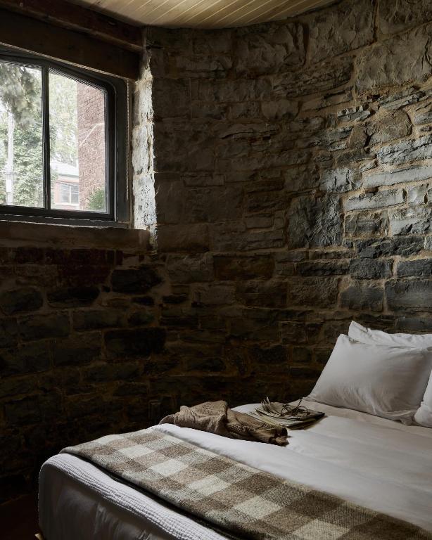 Postel nebo postele na pokoji v ubytování The Smith Hotel
