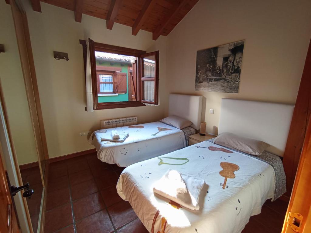 Cama o camas de una habitación en Apartamentos Las Cuadras de Estaños