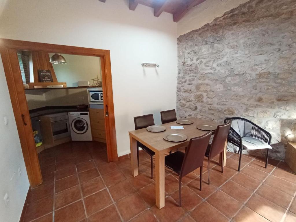 Una cocina o zona de cocina en Apartamentos Las Cuadras de Estaños