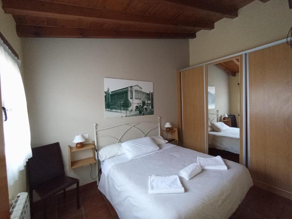 Cama o camas de una habitación en Apartamentos Las Cuadras de Estaños