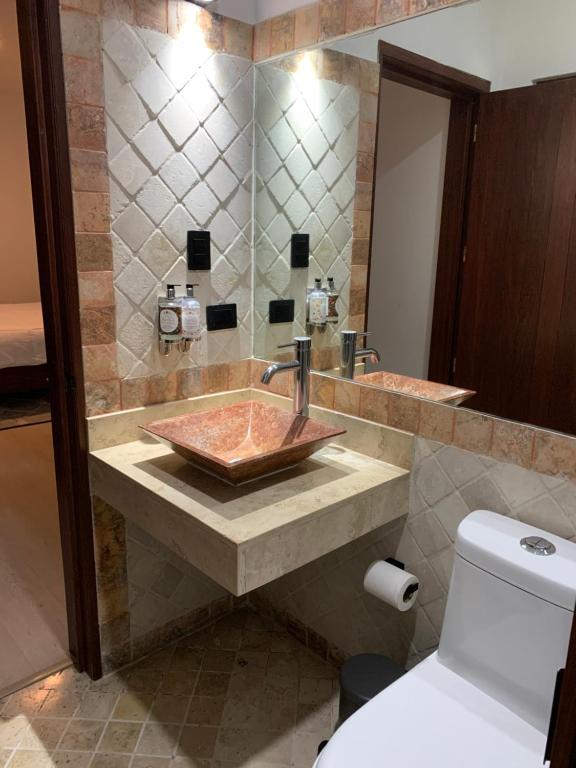 Koupelna v ubytování CHOLULA SUITES