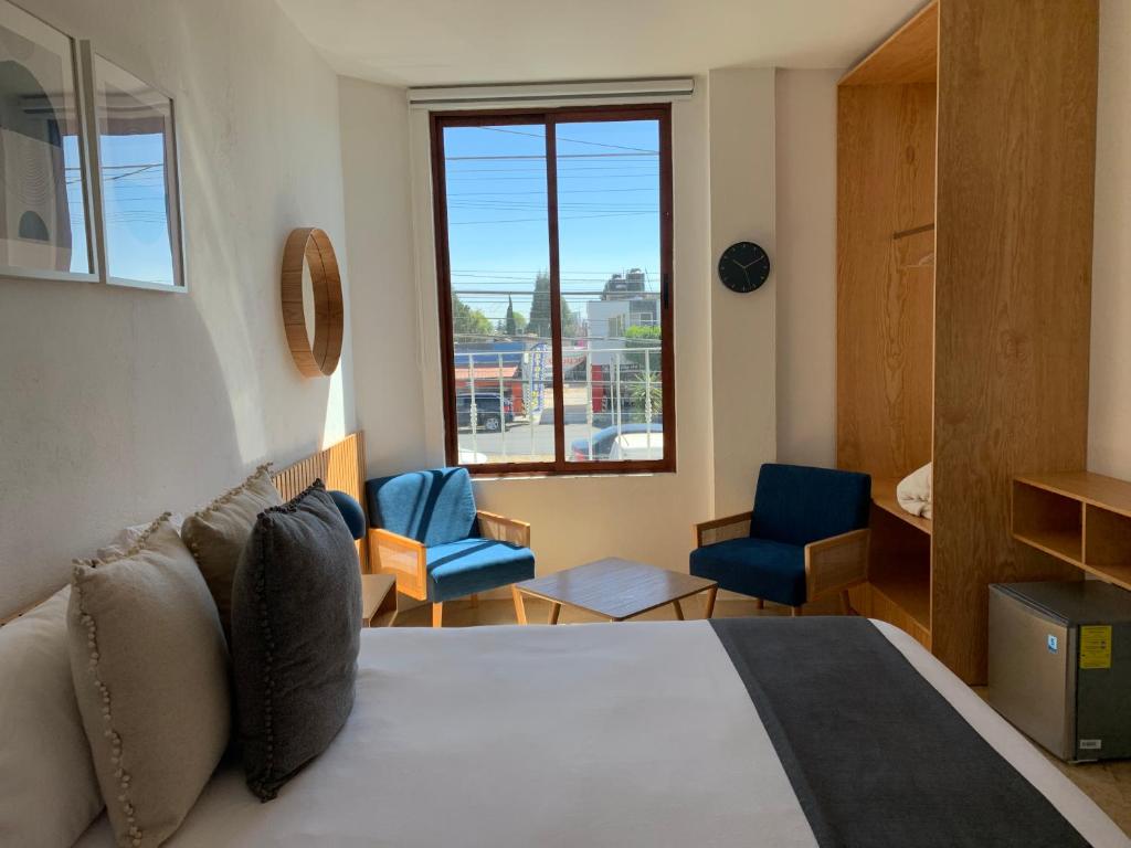 Postel nebo postele na pokoji v ubytování CHOLULA SUITES