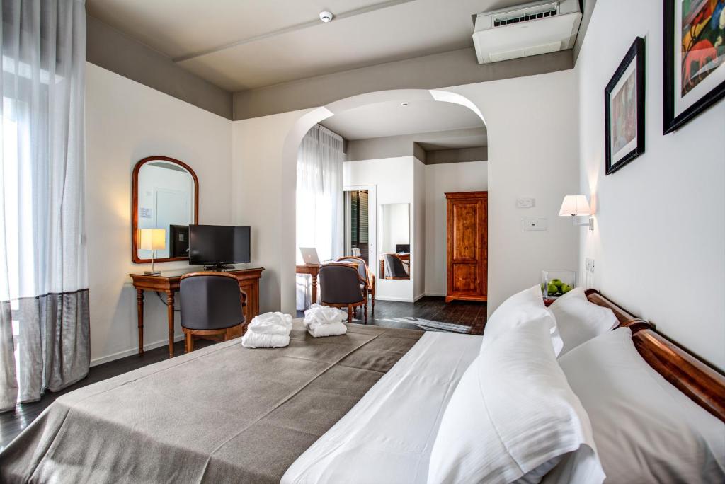 Łóżko lub łóżka w pokoju w obiekcie Hotel Cristallo