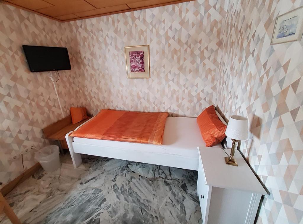 TV a/nebo společenská místnost v ubytování B & B Gästehaus Schmidt