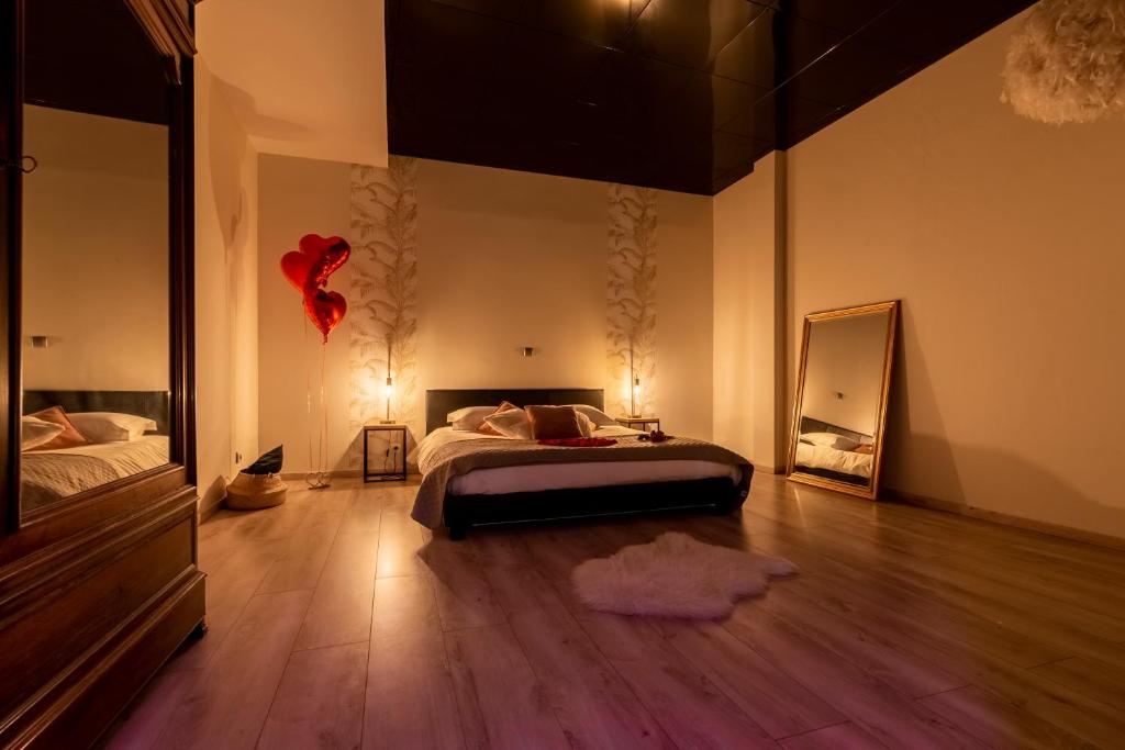 Suite and Spa 21 - One-Bedroom Deluxe Apartment