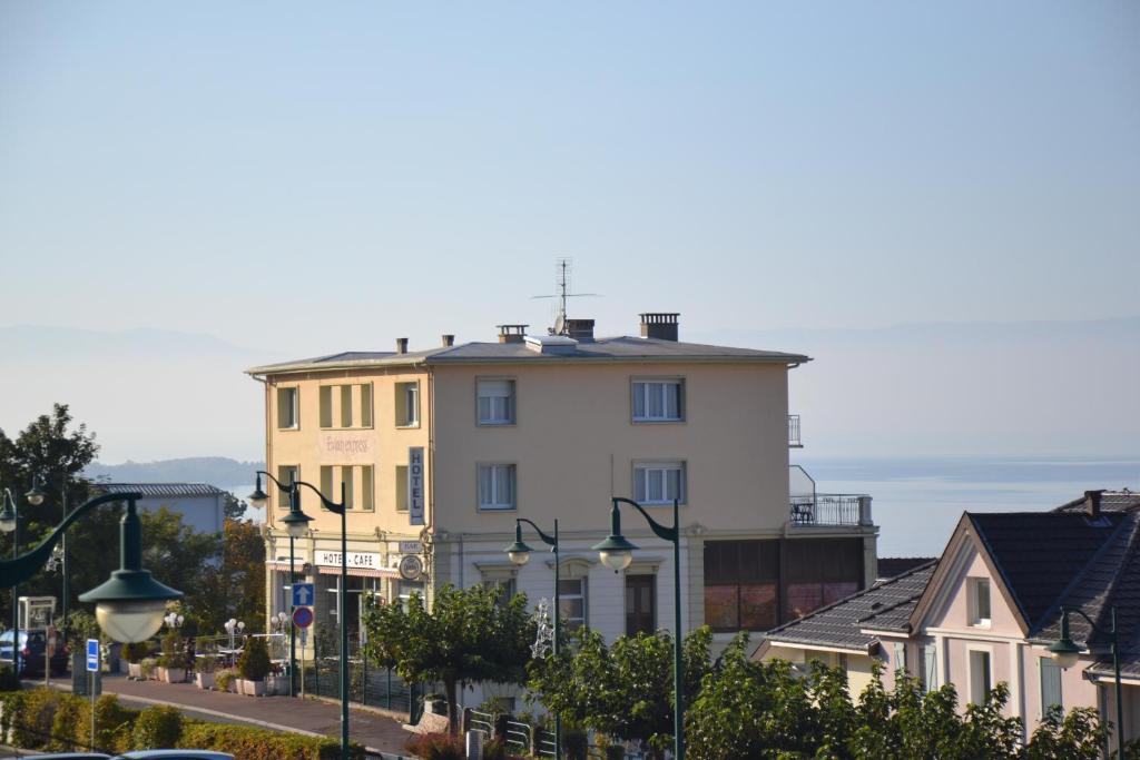 Gallery image of Hôtel Evian Express - Terminus in Évian-les-Bains