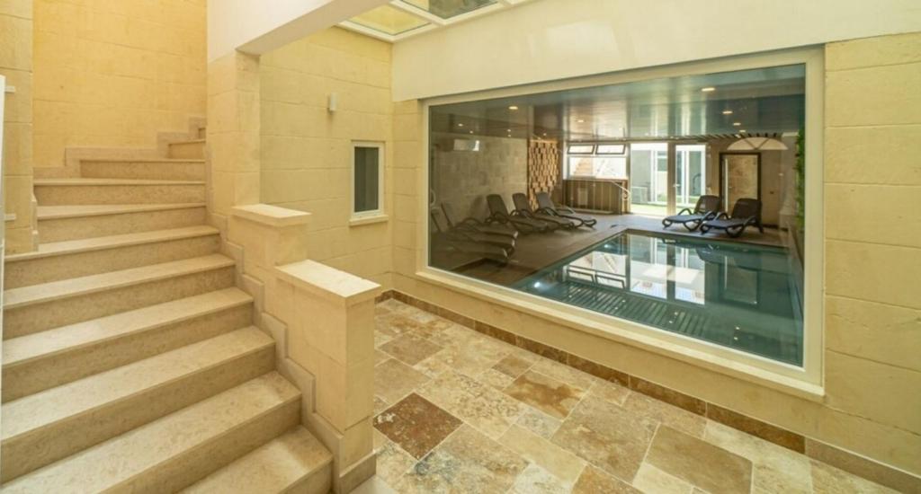Fotografie z fotogalerie ubytování Ta Spiru House of Character with heated indoor pool v destinaci Munxar