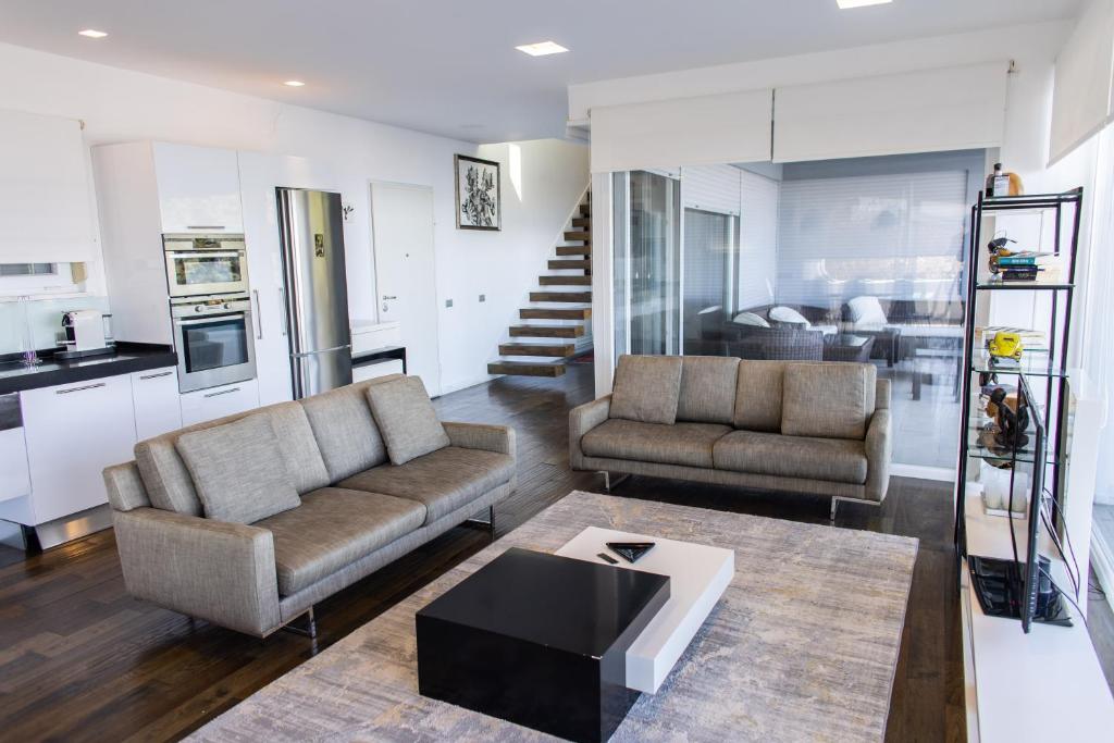 The White Villa - Image 3