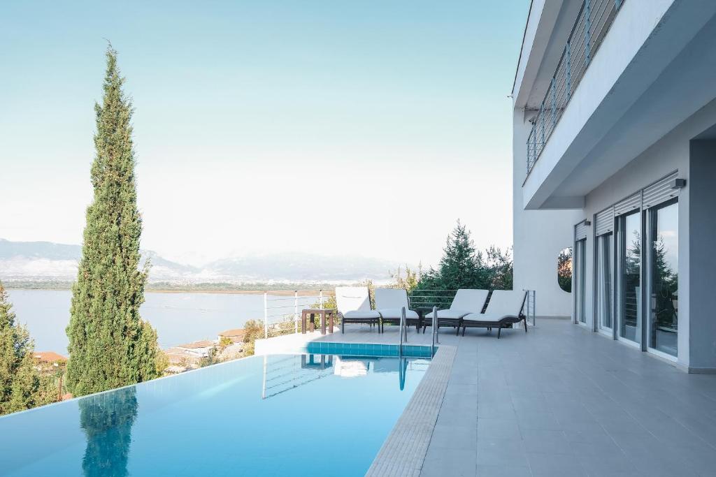 The White Villa - Image 7
