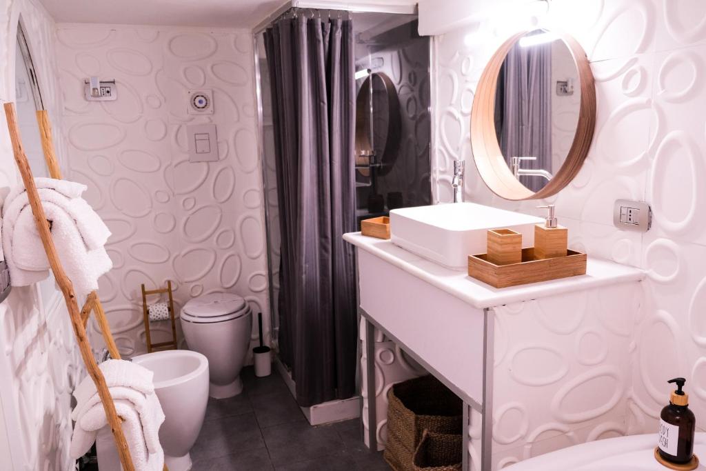 Kúpeľňa v ubytovaní A un passo dal Castello Maschio ANGIOINO Appartment
