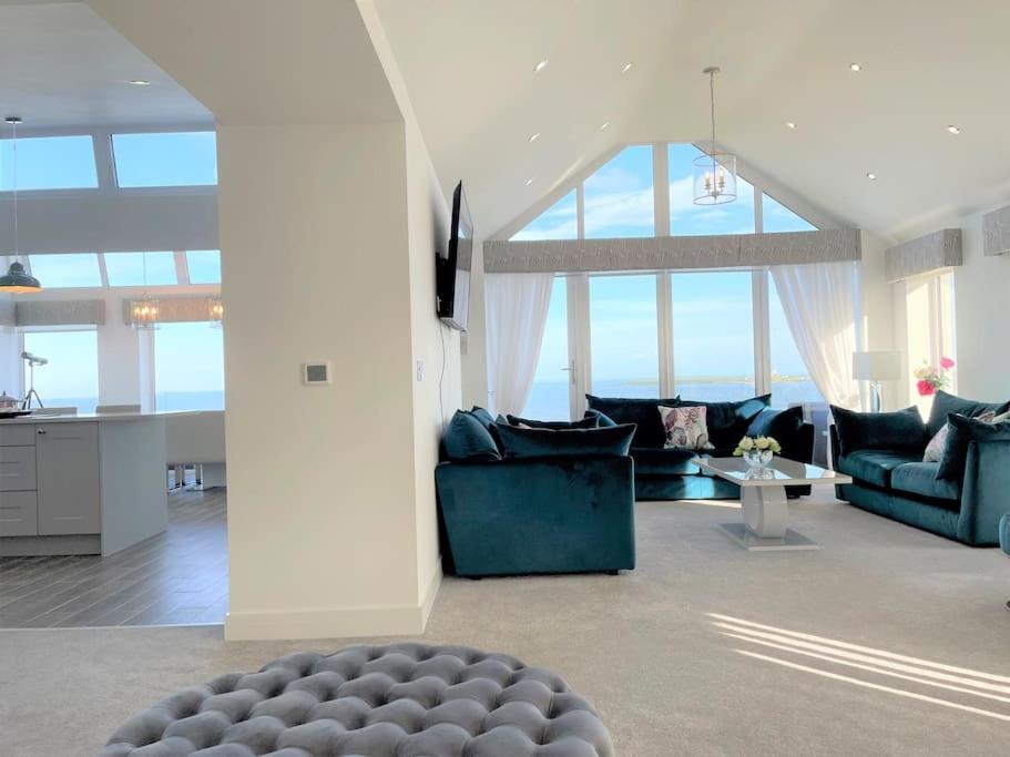 O zonă de relaxare la Signal House - A Stunning Beach House - 2020 Build