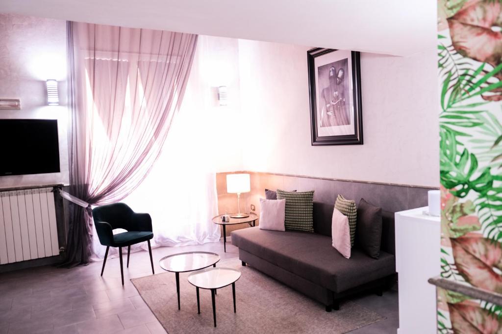 Televízia a/alebo spoločenská miestnosť v ubytovaní A un passo dal Castello Maschio ANGIOINO Appartment