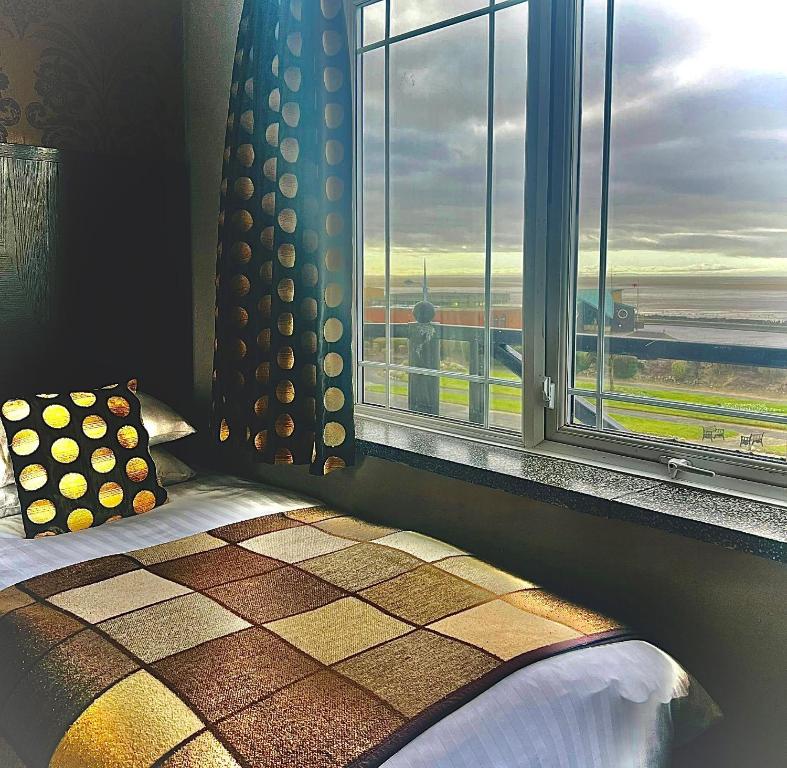 Inn On The Prom At The Fernlea Hotel - 