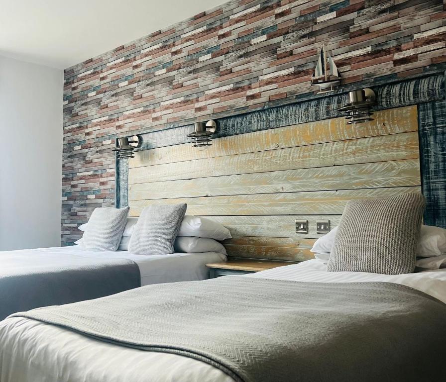 Inn On The Prom At The Fernlea Hotel - 