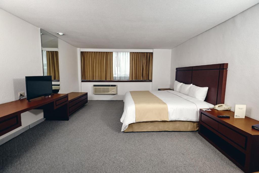 Ένα ή περισσότερα κρεβάτια σε δωμάτιο στο Hotel del Prado