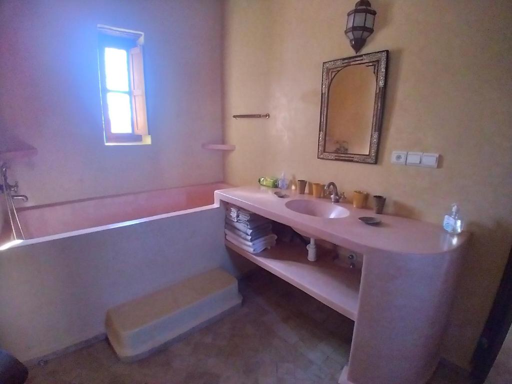 Koupelna v ubytování Riad Mamy Wababi