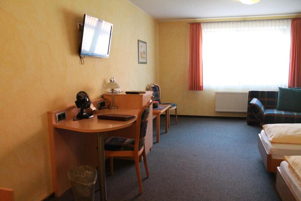 TV a/nebo společenská místnost v ubytování Landgasthof Kaiser