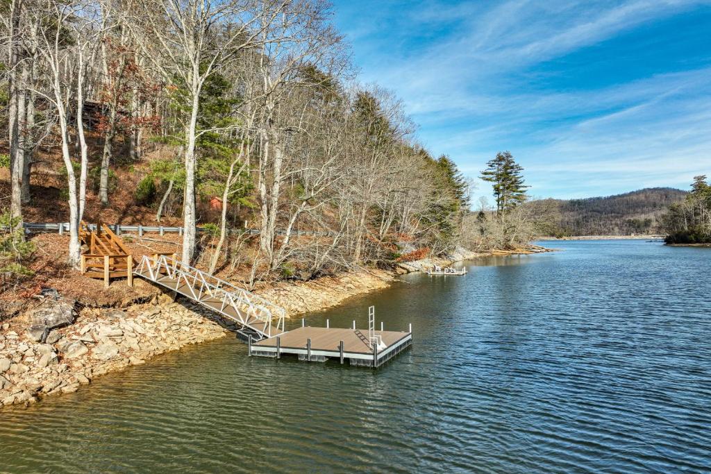 Lakeside Cashiers Cabin with Private Boat Dock!, Cullowhee (precios