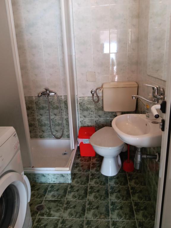 a bathroom with a shower and a toilet and a sink at Apartment Friends in Sandanski