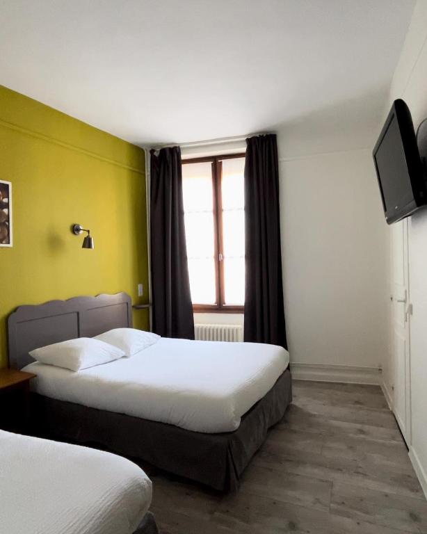 Logis- Hôtel & Restaurant Le Montligeon - Vierpersoonskamer