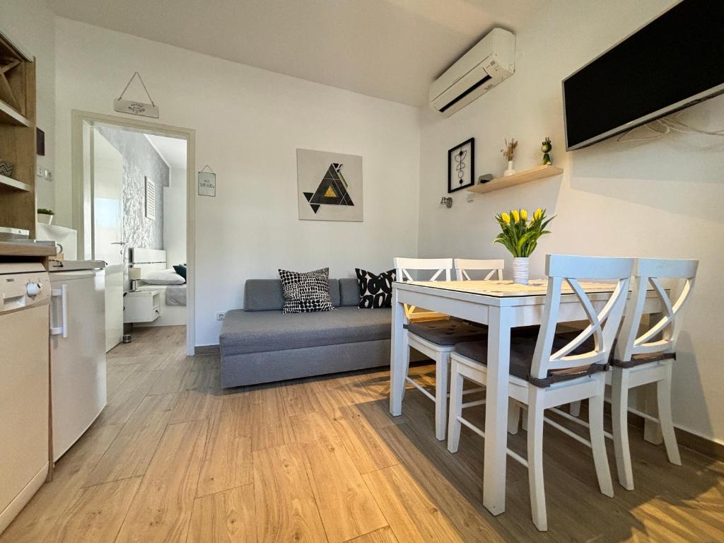 Sea & Sun apartments Tučepi - Apartment With Balcony