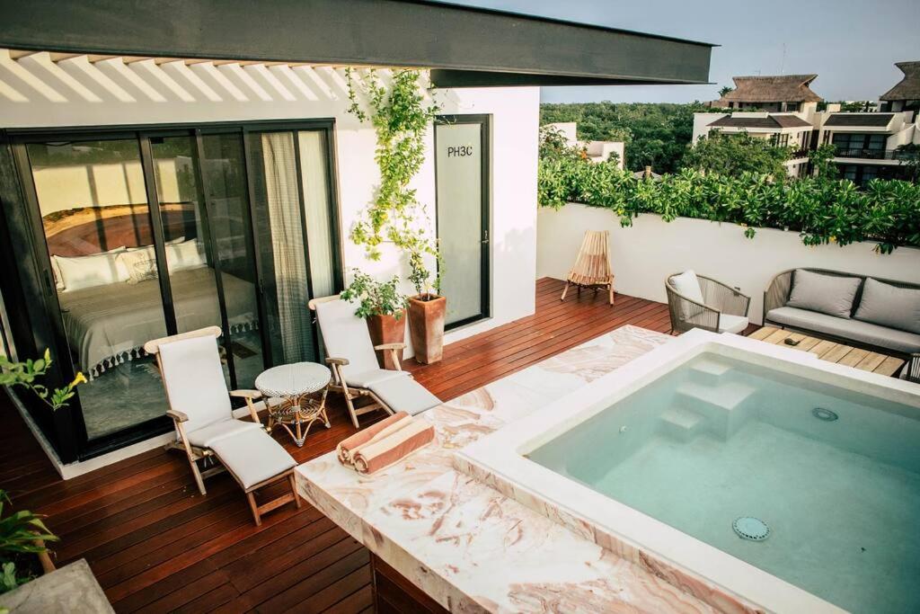 Curated visual reference: Penthouse With Pool And Breakfast Bar Reference: Romantic Roof Top Penthouse Bbq And Priv Pool Tulum Precios