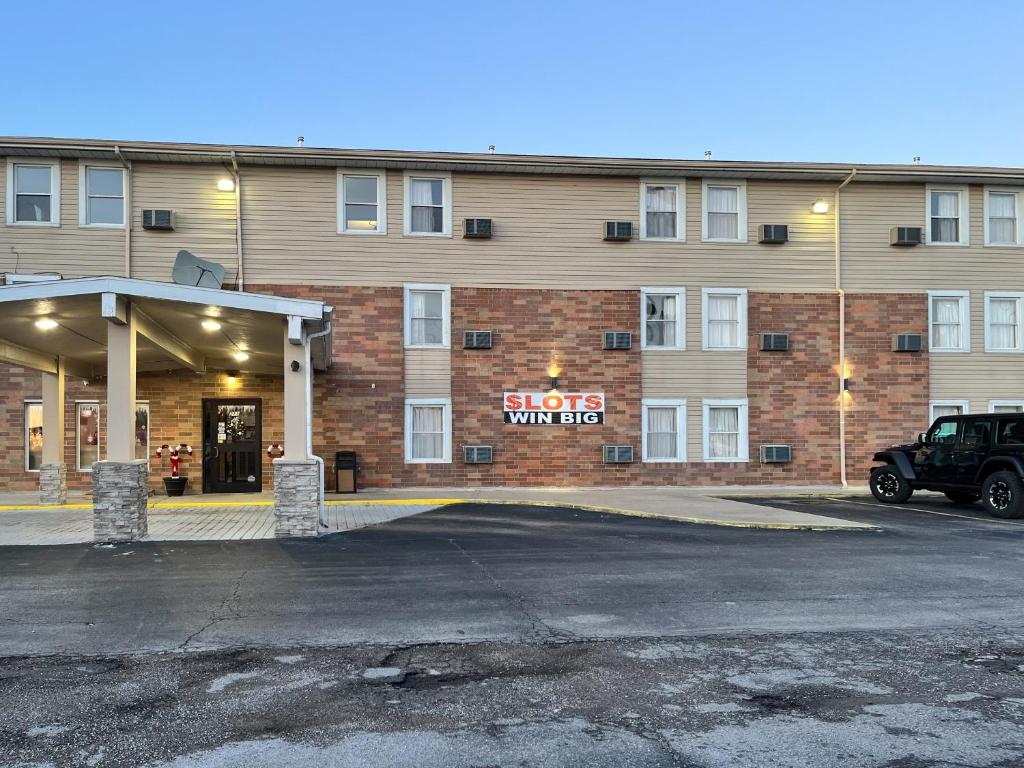 a hotel with a parking lot in front of a building at Motel 6 Litchfield, IL in Litchfield