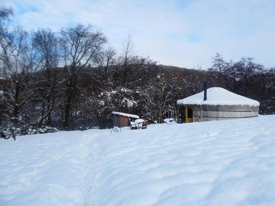 Wilding Yurt Stay v zimě