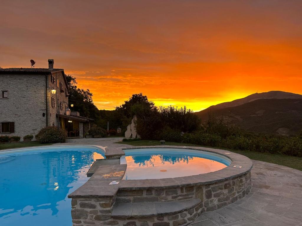 Bazén v ubytování Stunning villa with pool, Jacuzzi and wonderful view nebo v jeho okolí